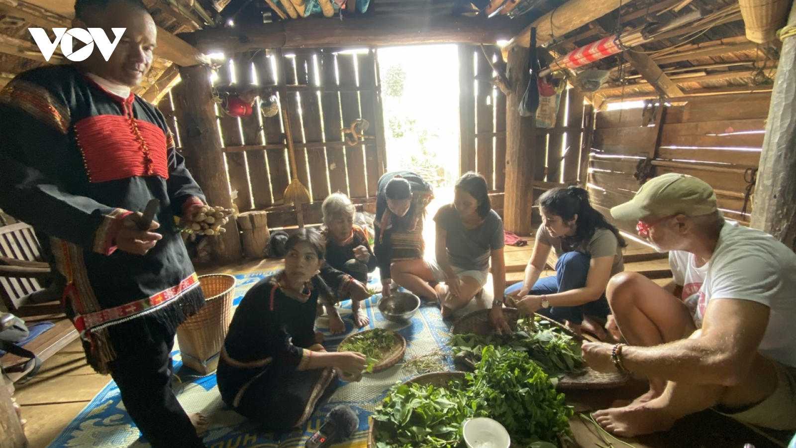 Du lịch buôn làng Ê Đê trên hành trình hội nhập quốc tế